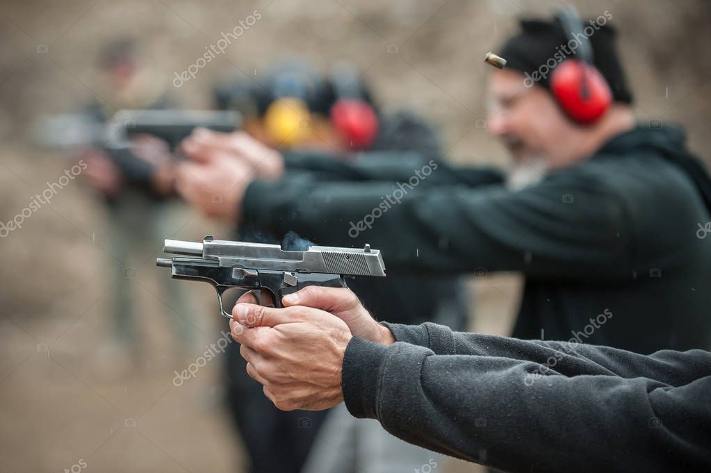 Schießgruppe beim Training